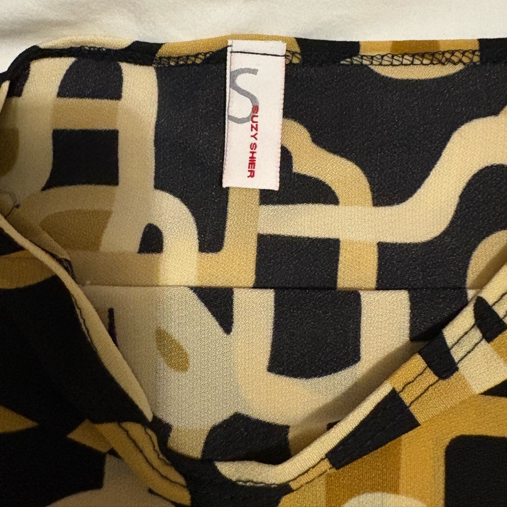 Vintage Suzy Shier Black and Gold Abstract Boatneck Tank Top - Picture 3 of 4